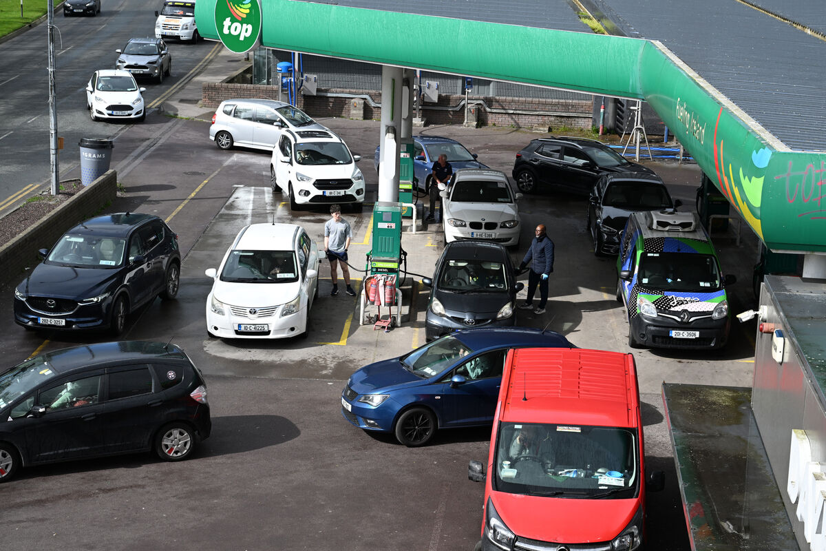  A busy forecourt as motorists fill up at Top service Station on the South City Link Road in Cork. Picture: Larry Cummins