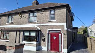 <p>6 The Crescent, Beaumont, Ballintemple</p>