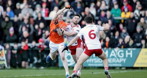 Conor Turbitt scores a point despite Peter Teague and Joey Clarke 12/4/2026