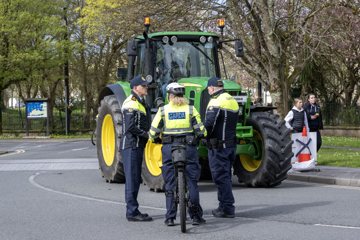 Gardaí at a fuel protest in Tralee, Co. Kerry, on Sunday. In order for the blockades to have worked effectively, they needed to speak to an overall objective. Photo: Dominick Walsh © Eye Focus LTD