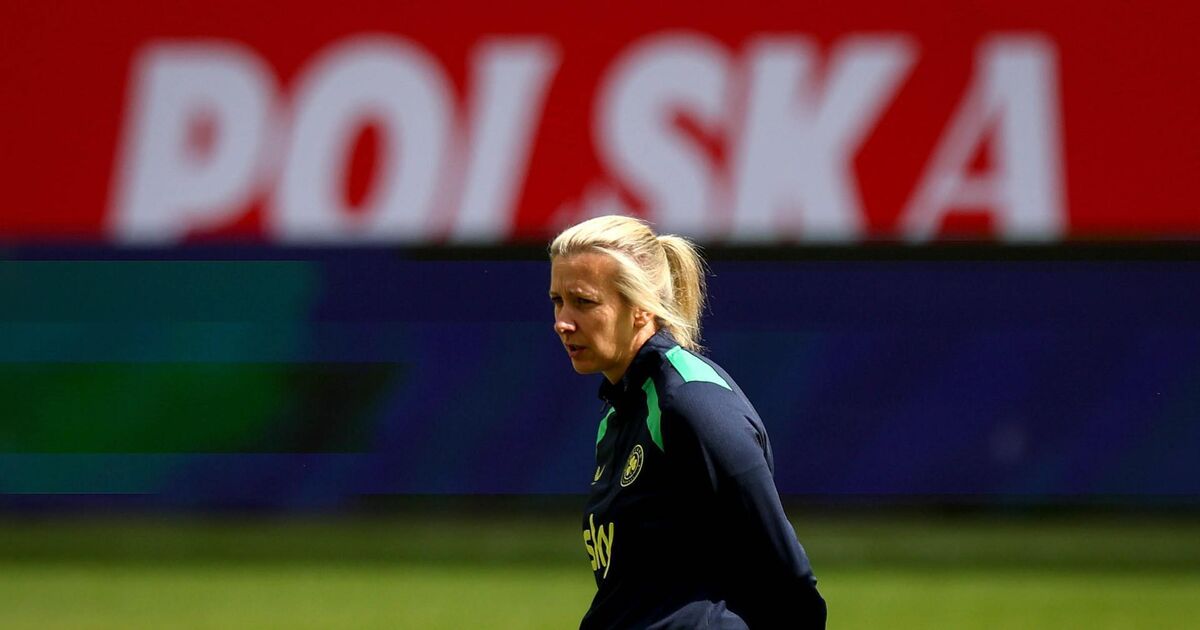 'Men's football could do with more women' - Ireland boss hails female trailblazer