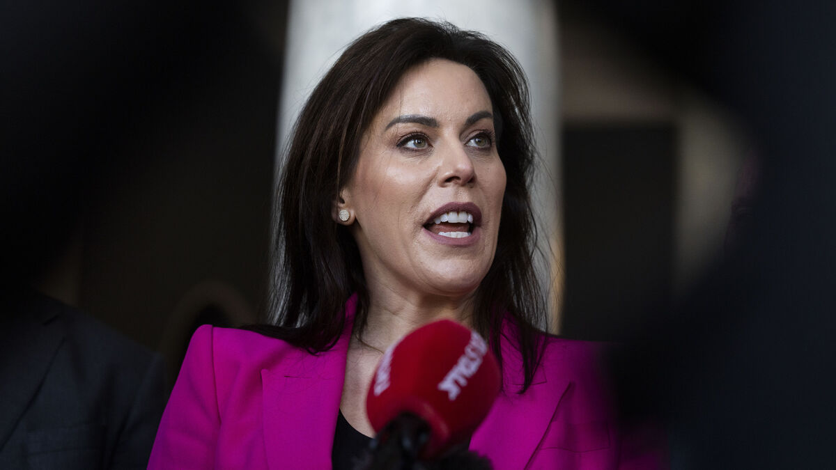 Bowel cancer screening to be extended to people aged 50 to 54, minister says