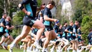 <p>LEINSTER ALIGNED: Leinster during a recent training session. Pic: ©INPHO/Grace Halton.</p>