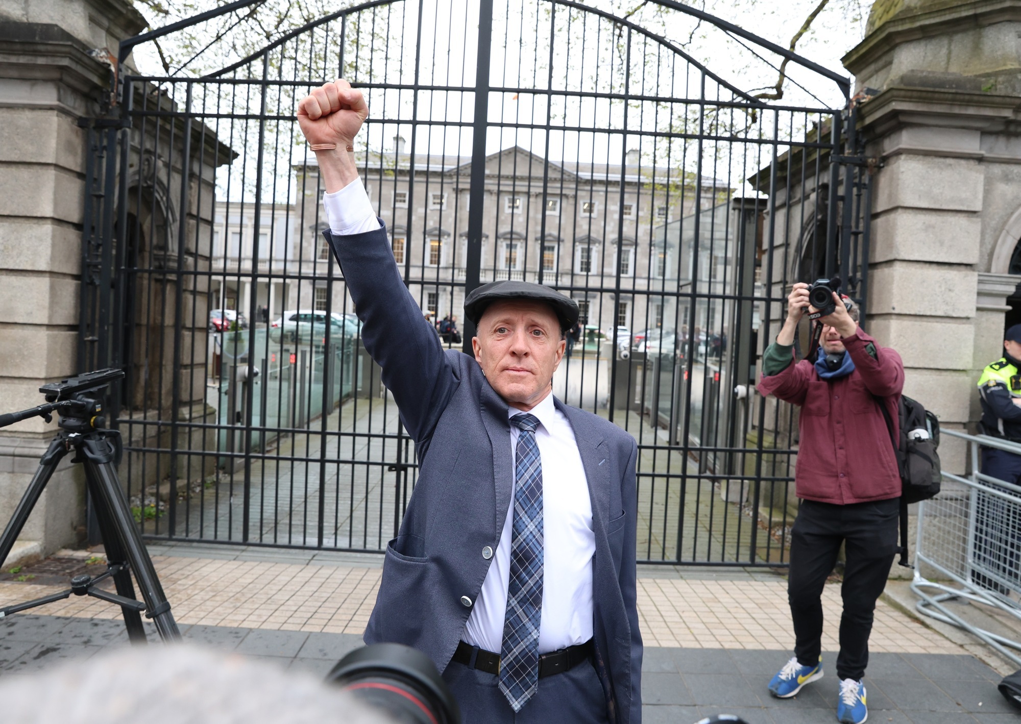 Dáil sketch: The confidence motion farce, Michael Healy-Rae's resignation, and the rumours of bust-up
