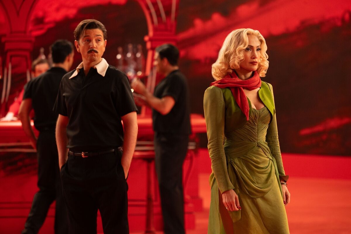 Diego Luna as Armando and Jennifer Lopez as Ingrid Luna in Kiss Of The Spider Woman. Picture: CTMG Inc.