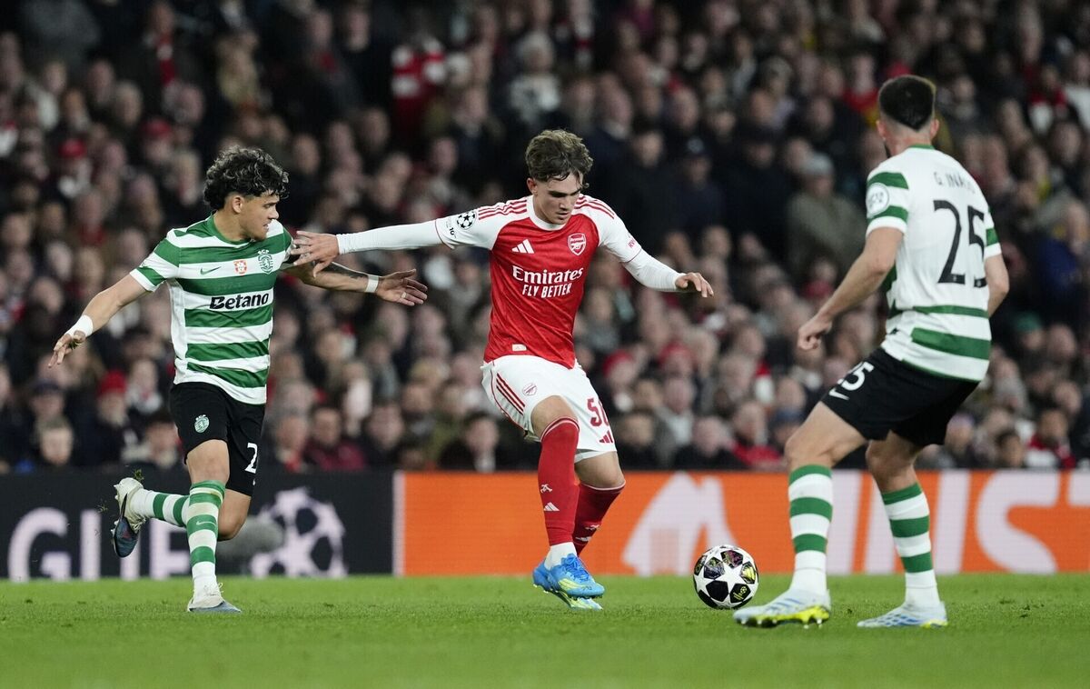 Arsenal's Max Dowman and Sporting Lisbon's Maximiliano Araujo battle for the ball. Picture: Nick Potts/PA Wire.