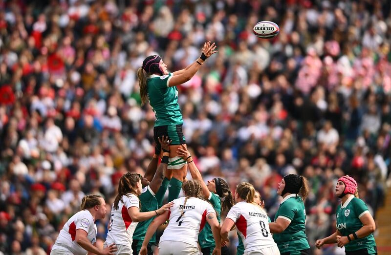 Fiona Tuite of Ireland wins possession in the lineout in Twickenham. Picture: Shauna Clinton/Sportsfile