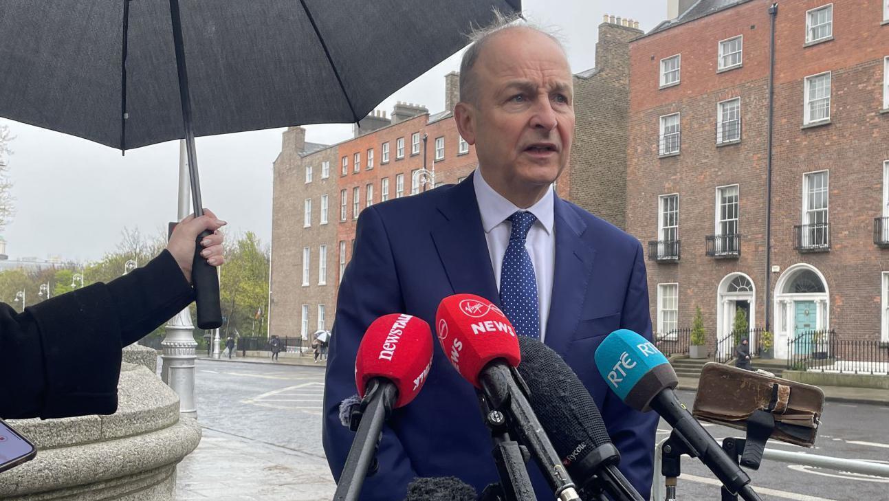 Question of Taoiseach's departure as Fianna Fáil leader 'more serious than it has ever been'