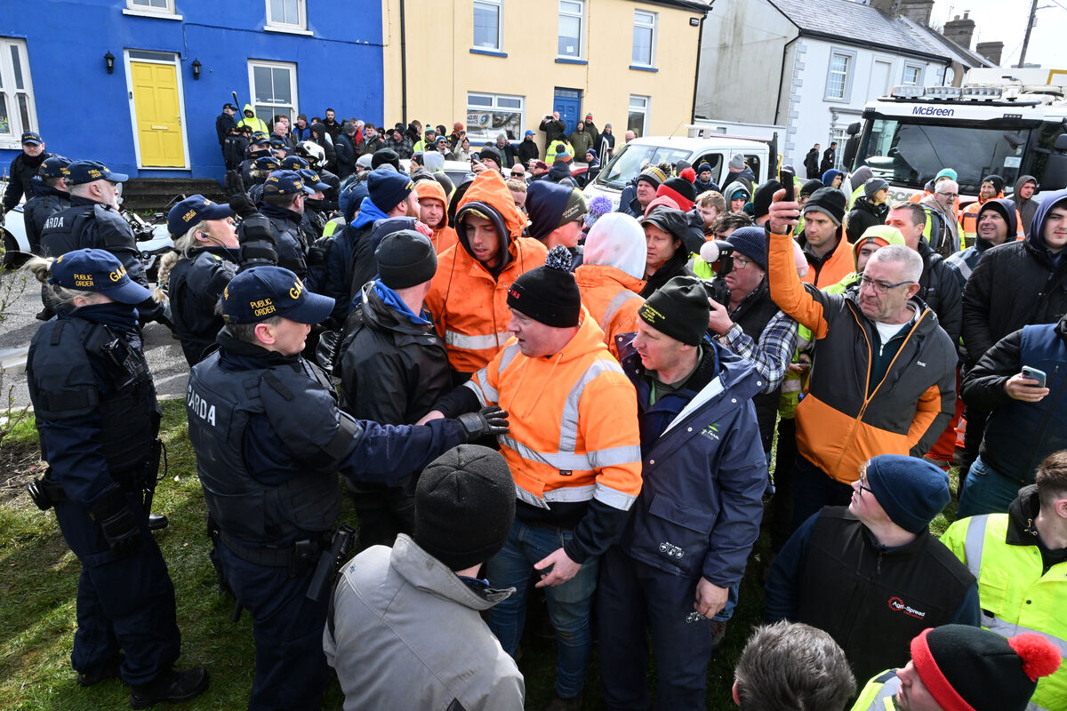  Fuel crisis protesters face the Garda public order unit at Whitegate village last Saturday. Picture: Larry Cummins