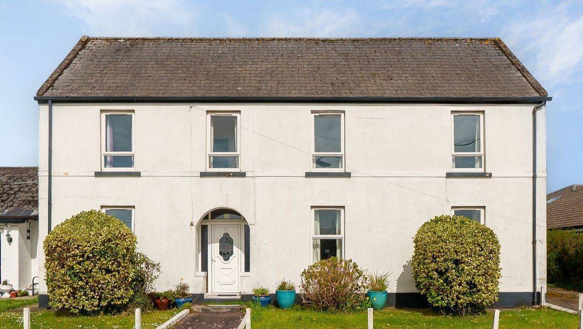 Eight-bed coastal colossus hits the Youghal market for €325,000
