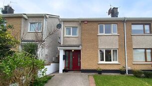 <p>7 Delfern Grove, Maryborough Hill</p>