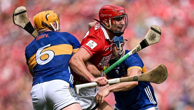 <p>OUT THE GAP: Brian Hayes of Cork takes on Tipperary's Ronan Maher, left, and Willie Connors during the All-Ireland final. Photo by Seb Daly/Sportsfile</p>