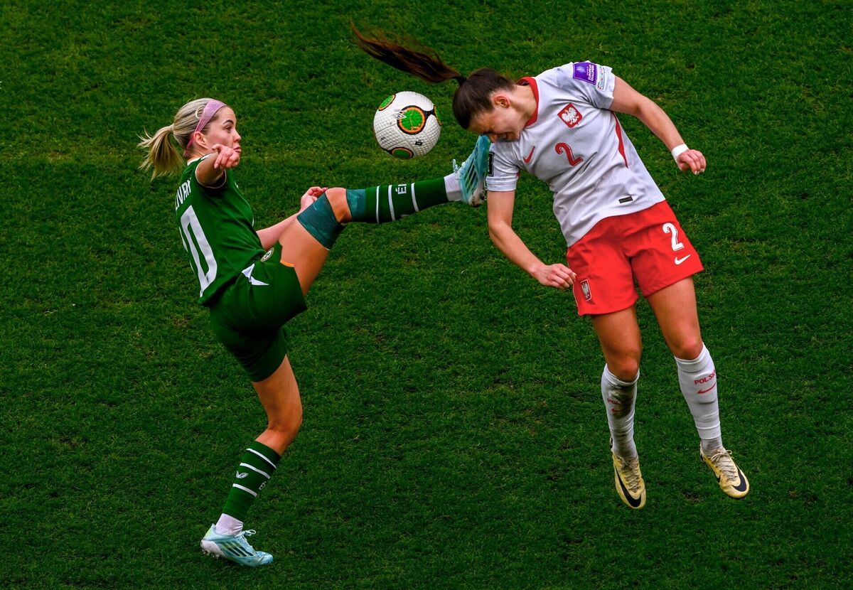 Denise O'Sullivan in action against Martyna Wiankowska. Pic: Tyler Miller/Sportsfile.