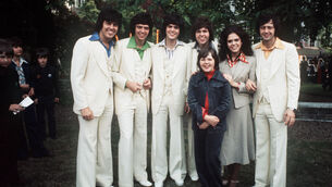 <p>The Osmonds pictured in 1975. Alan Osmond has died aged 76</p>