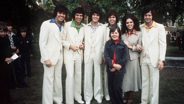 <p>The Osmonds pictured in 1975. Alan Osmond has died aged 76</p>