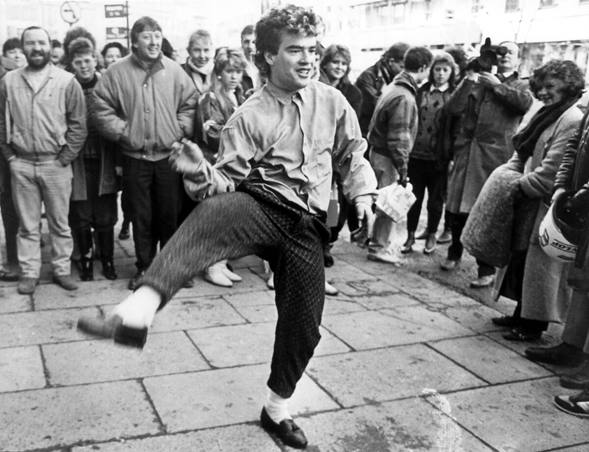 A Michael Jackson impersonator entertains fans on the streets of Cork.  Picture: Irish Examiner Archive 