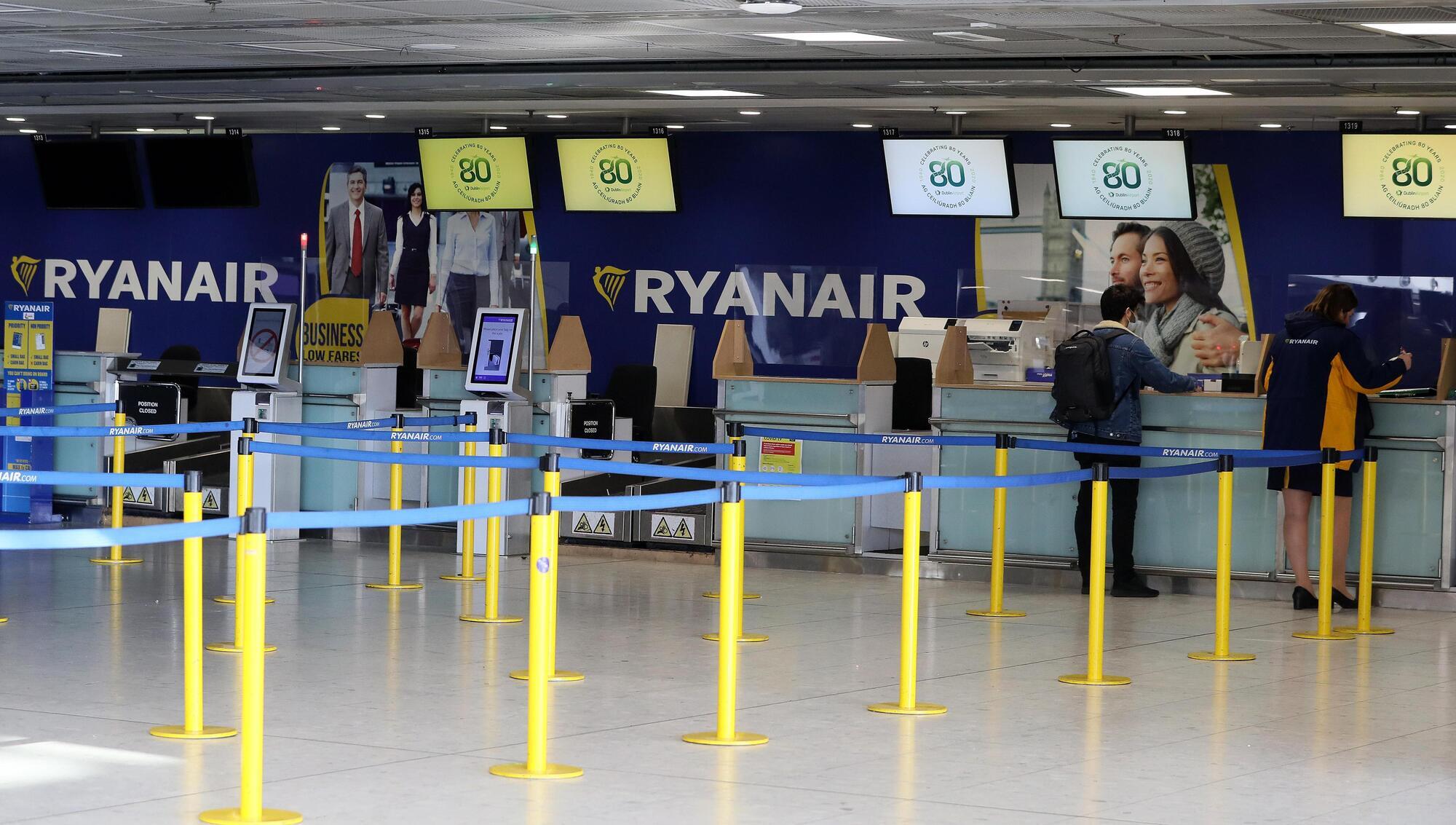 Ryanair to close airport check-in and bag-drop 20 minutes earlier