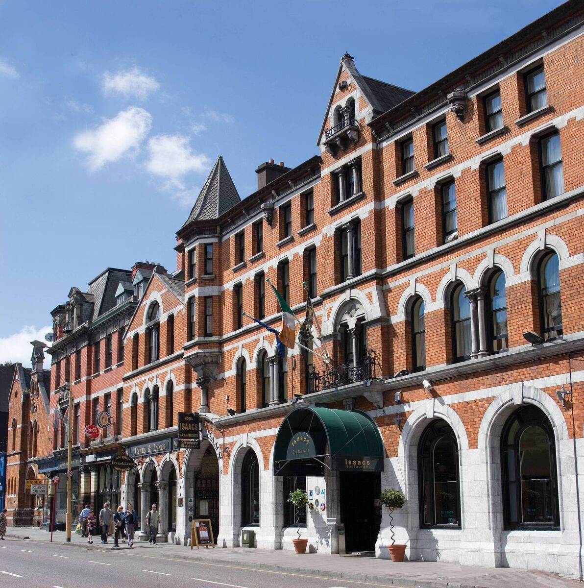 Hibernia and Victoria Buildings by Arthur Hill 1883/1898, (now Isaacs hotel, Isaacs restaurant and other occupiers on MacCurtain Street. (Photo: Neil Setchfield)