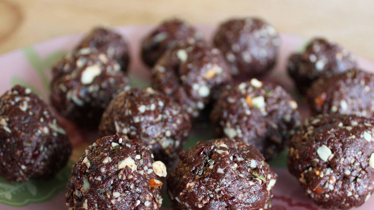 Raw Chocolate Seed Bombs