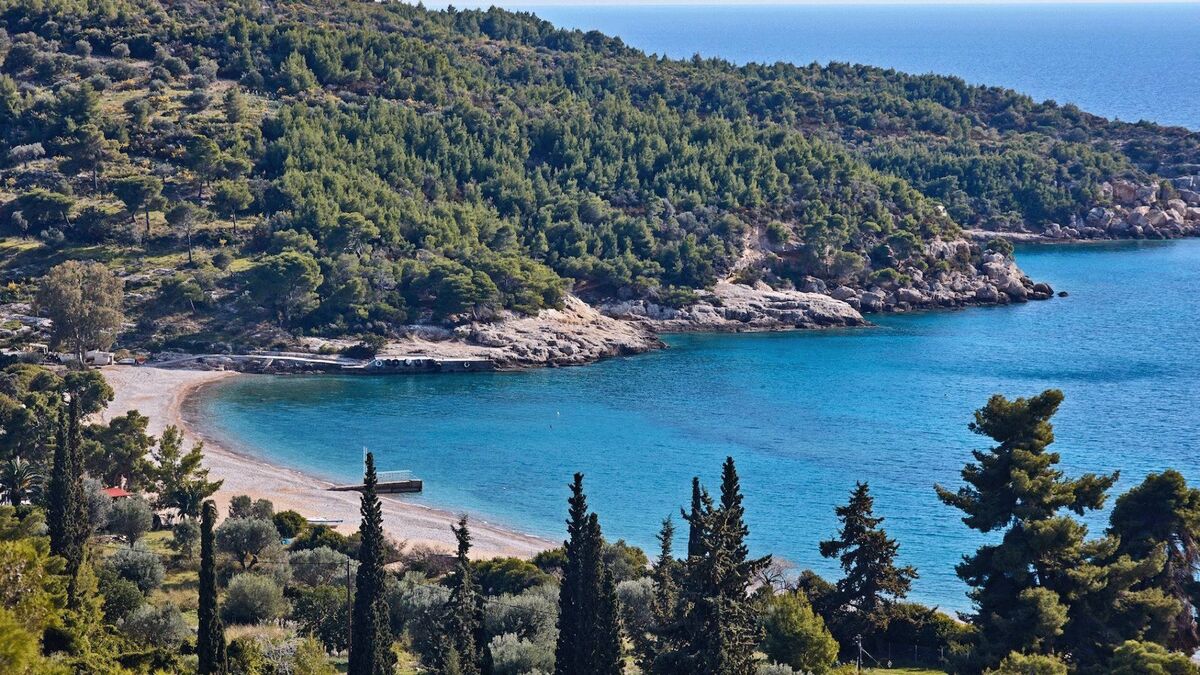Spetses offers a quieter side of the Greek islands, shaped by small harbours and hidden coves 