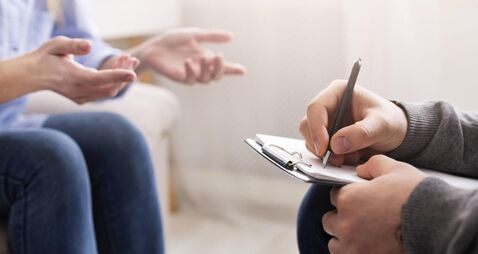 Depressed woman talking to her pchychologist closeup