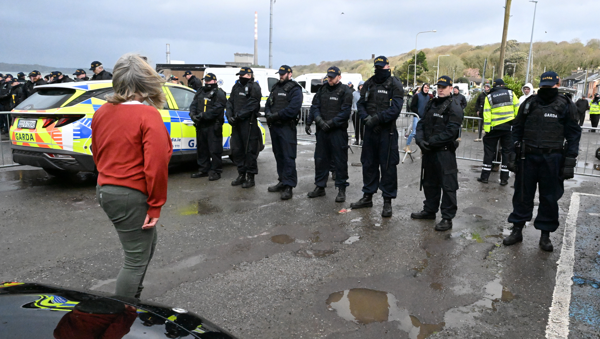AI-doctored images of Whitegate fuel protests falsely portray gardaí violence as threats grow