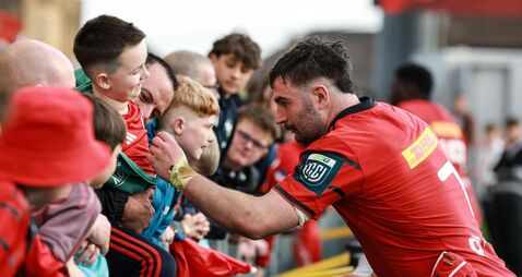 signs autographs after the match 25/4/2026
