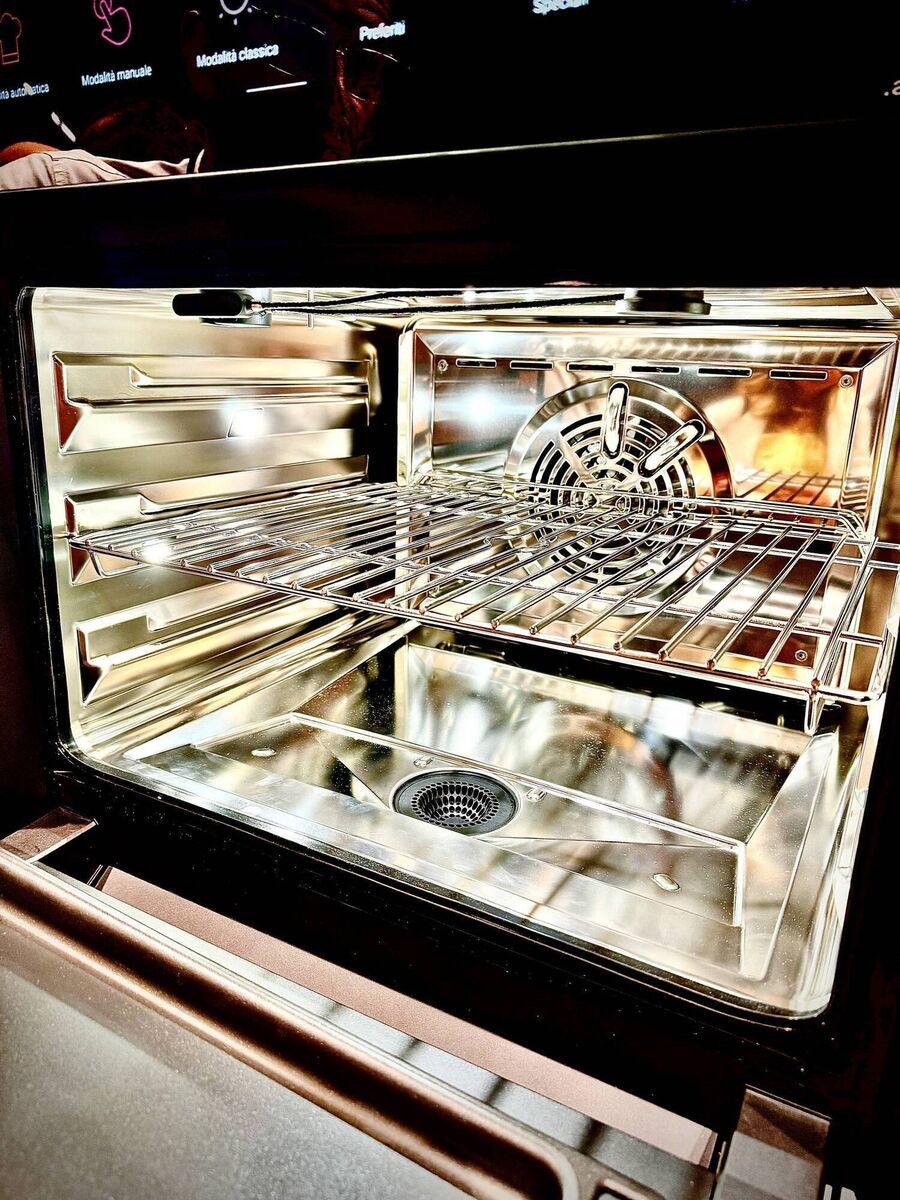 The Bora X BO oven has a dishwasher built- n for self-cleaning. The Bora X BO oven has a dishwasher built- n for self-cleaning.