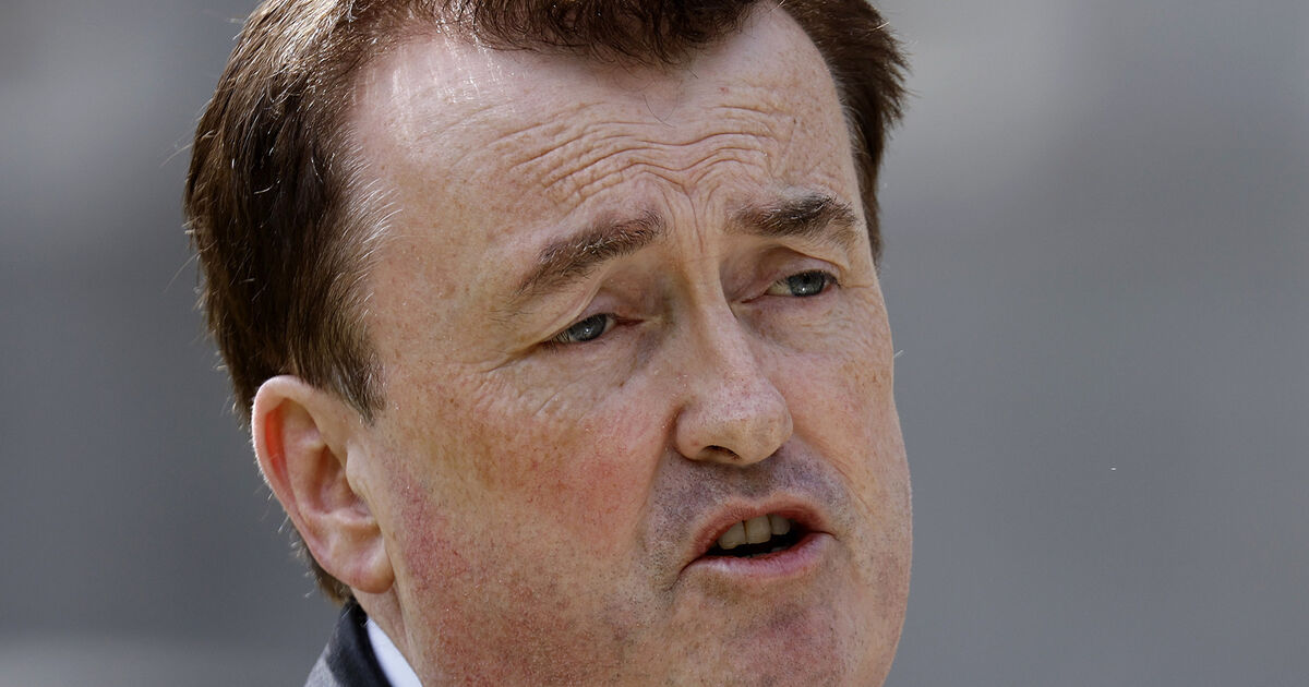 Minister defends plans to withdraw tourist accommodation housing up to 16,000 Ukrainians