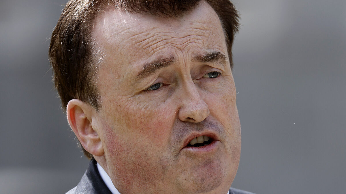 Minister defends plans to withdraw tourist accommodation housing up to 16,000 Ukrainians