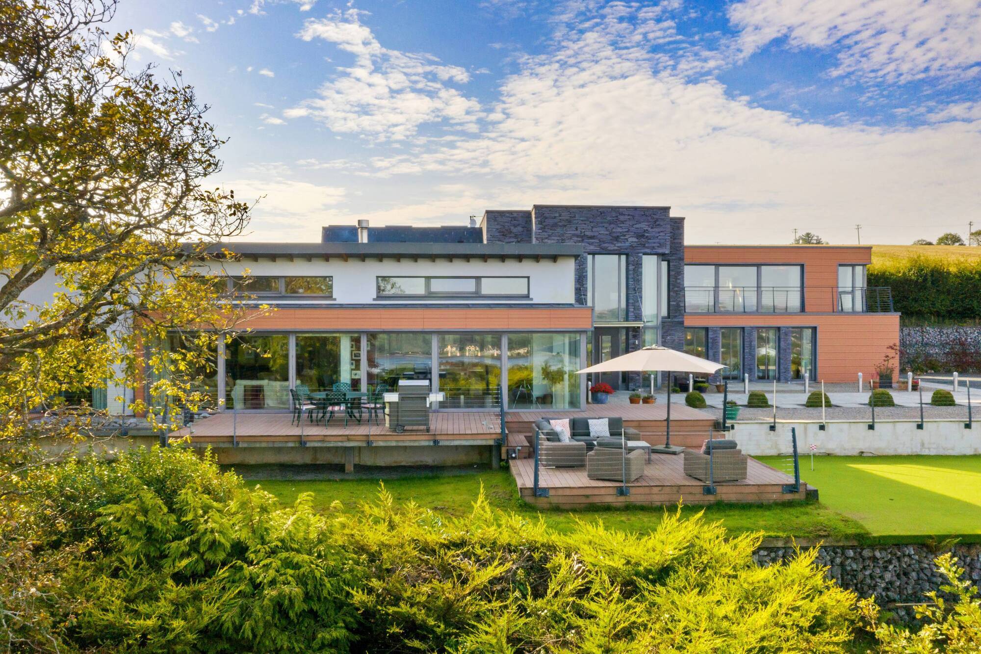 Ngong, Carrigaline