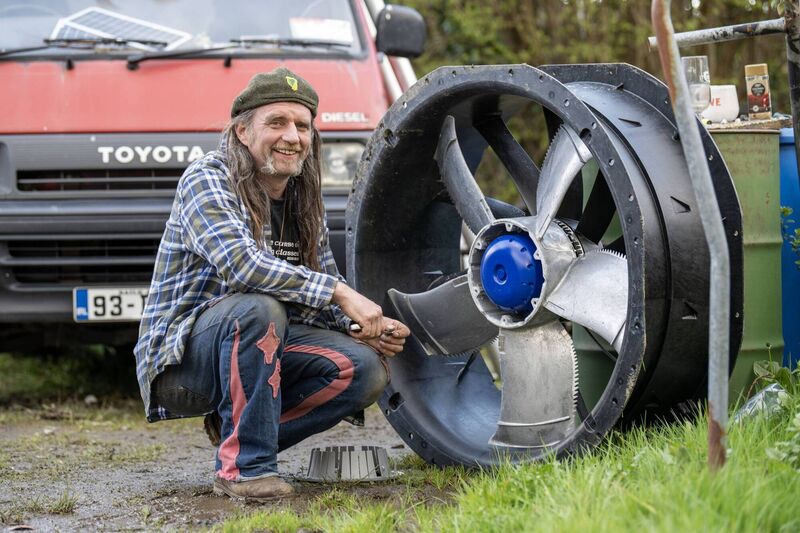 Barra with a chiller fan he is going to turn into a wind turbine. Barra with a chiller fan he is going to turn into a wind turbine.