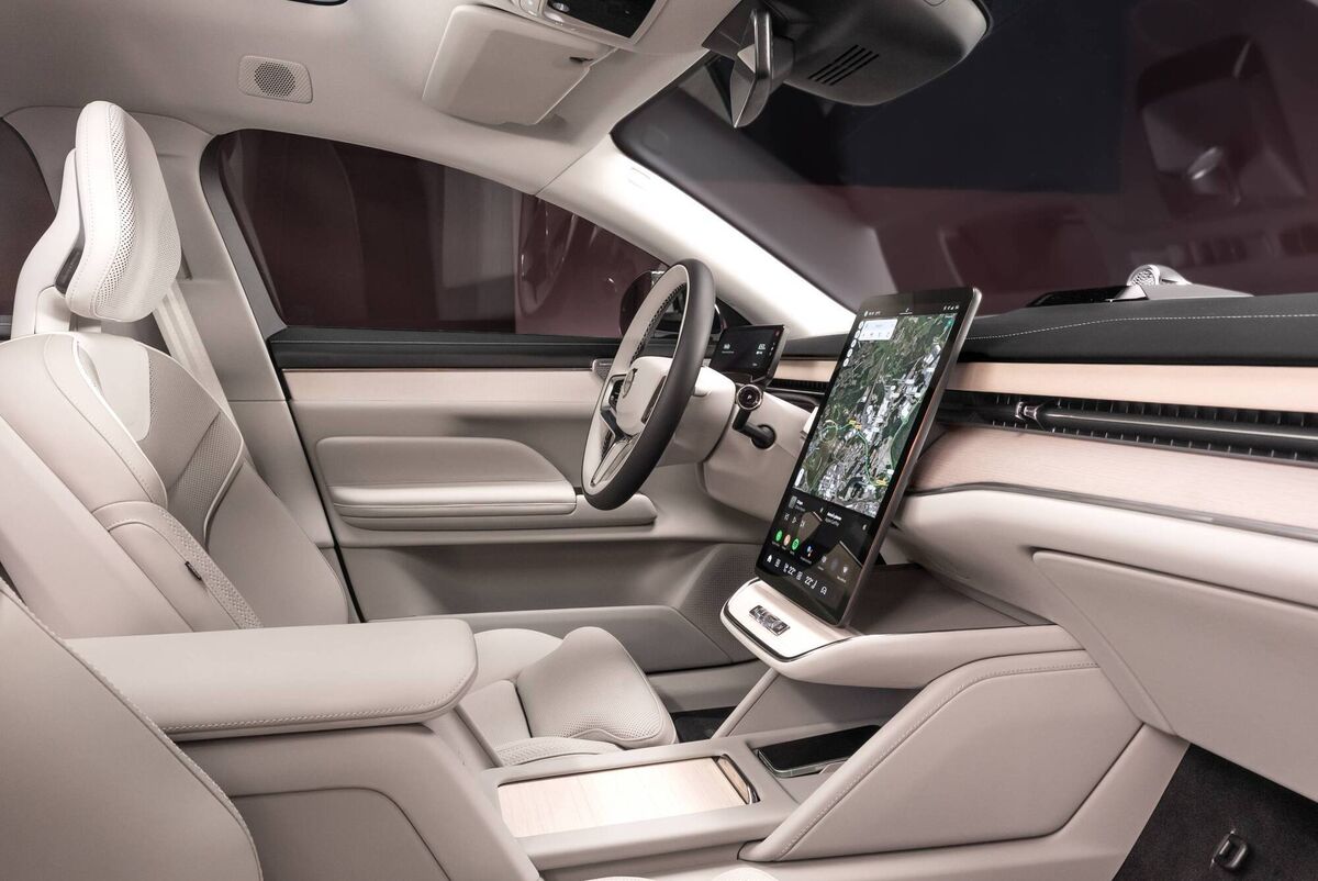 Everything in the Volvo ES90 – from opening the glovebox, the sunroof blind, the door mirrors and the climate control – are controlled via the massive portrait touchscreen.