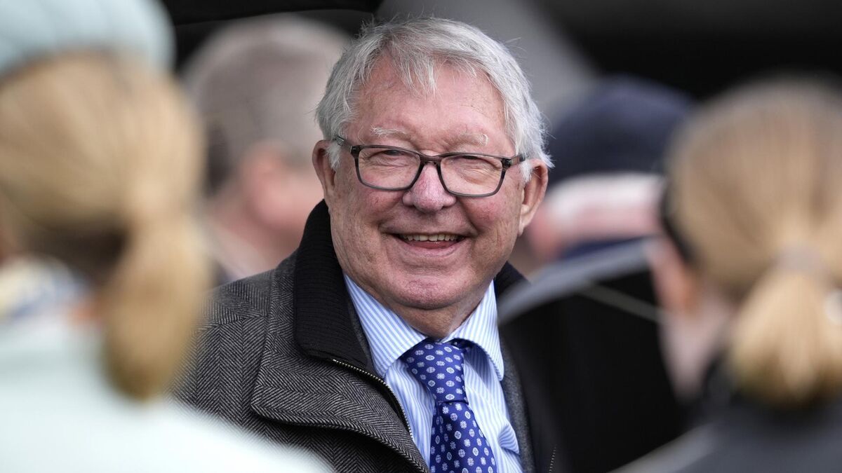 Alex Ferguson leaves Old Trafford feeling unwell before Man Utd-Liverpool