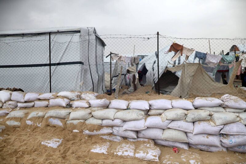A crowded shelter camp run by Chirstian Aid’s local partner CFTA in the coastal al-Mawasi area of southern Gaza. Credit: Majdi Fathi/Christian Aid