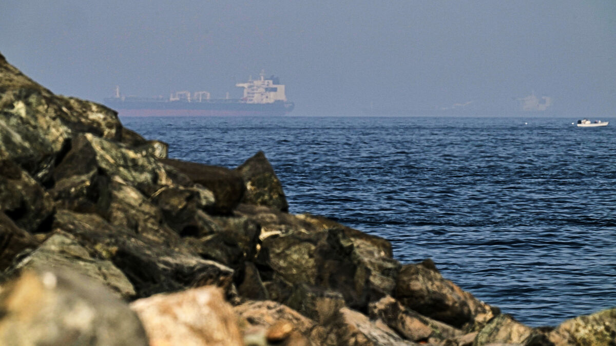Trump says US navy will ‘guide’ trapped ships from strait of Hormuz amid ‘very positive’ talks with Iran