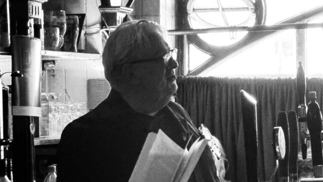 <p>Like two lads late for Mass, Denis and his fellow cattleman found a spot out back at Callanan’s in Cork City to listen to Cónal Creedon (above) and John Spillane. Picture: John Breen</p>