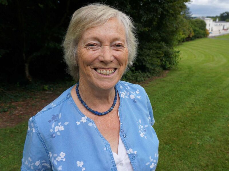 Eanna Ná Lamhna, broadcaster.