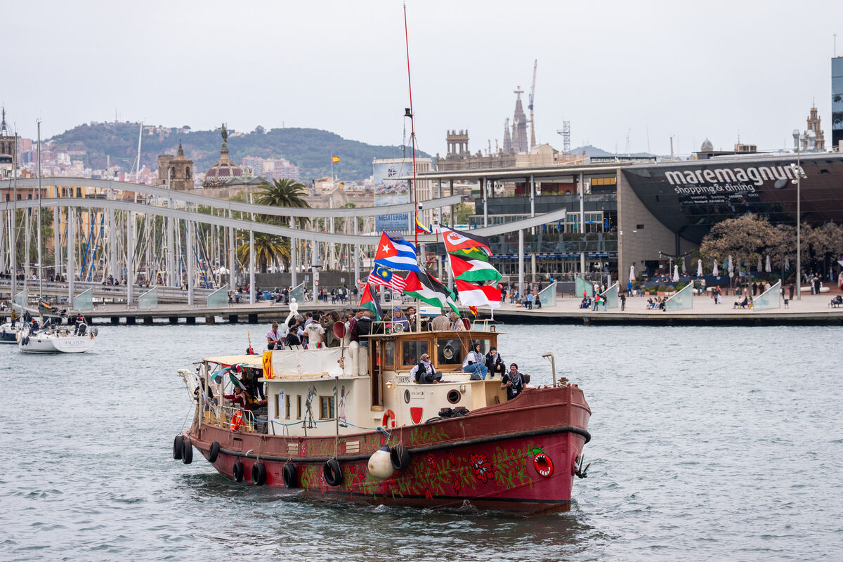 Boats carrying activists and humanitarian aid for Palestinians in Gaza during a symbolic send-off of the Global Sumud Flotilla in Barcelona, Spain, last month. More than 50 boats had set sail from France, Spain and Italy intending to break an Israeli blockade of Gaza and bring desperately needed aid to Palestine. Photo: AP/Joan Mateu Parra