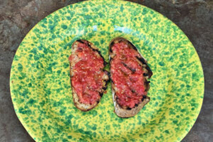 Pan con Tomate (Grilled Bread with Tomatoes)