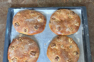 Coca de Pasas y Nueces (Raisin and Walnut Cake)