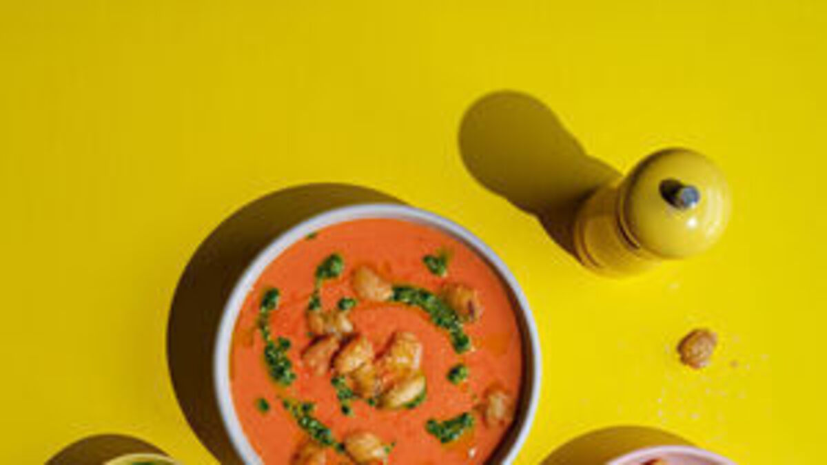 Roast tomato gazpacho with crispy beans & pesto