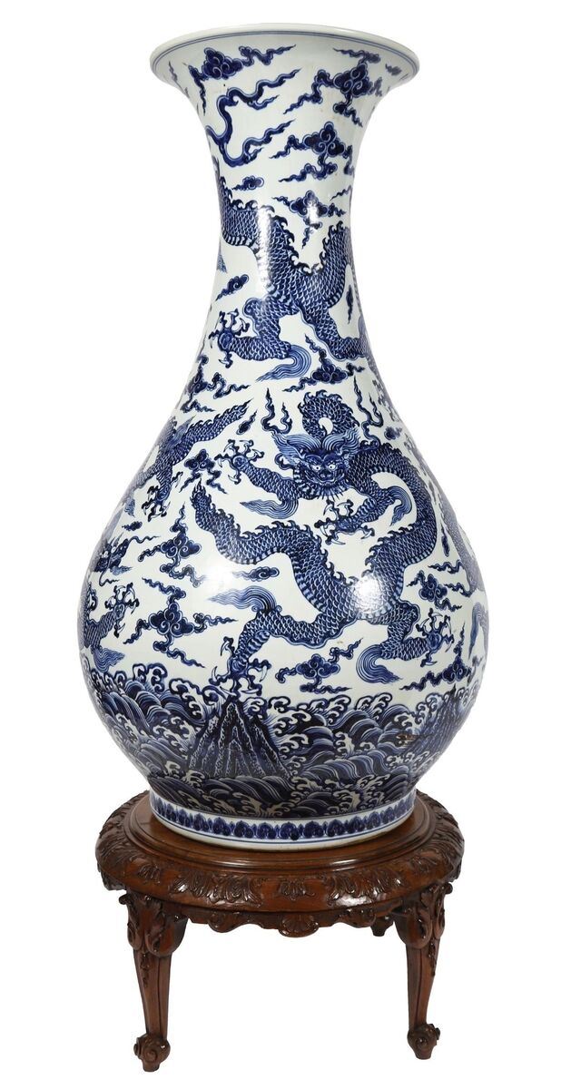 A baluster-form dragon vase.