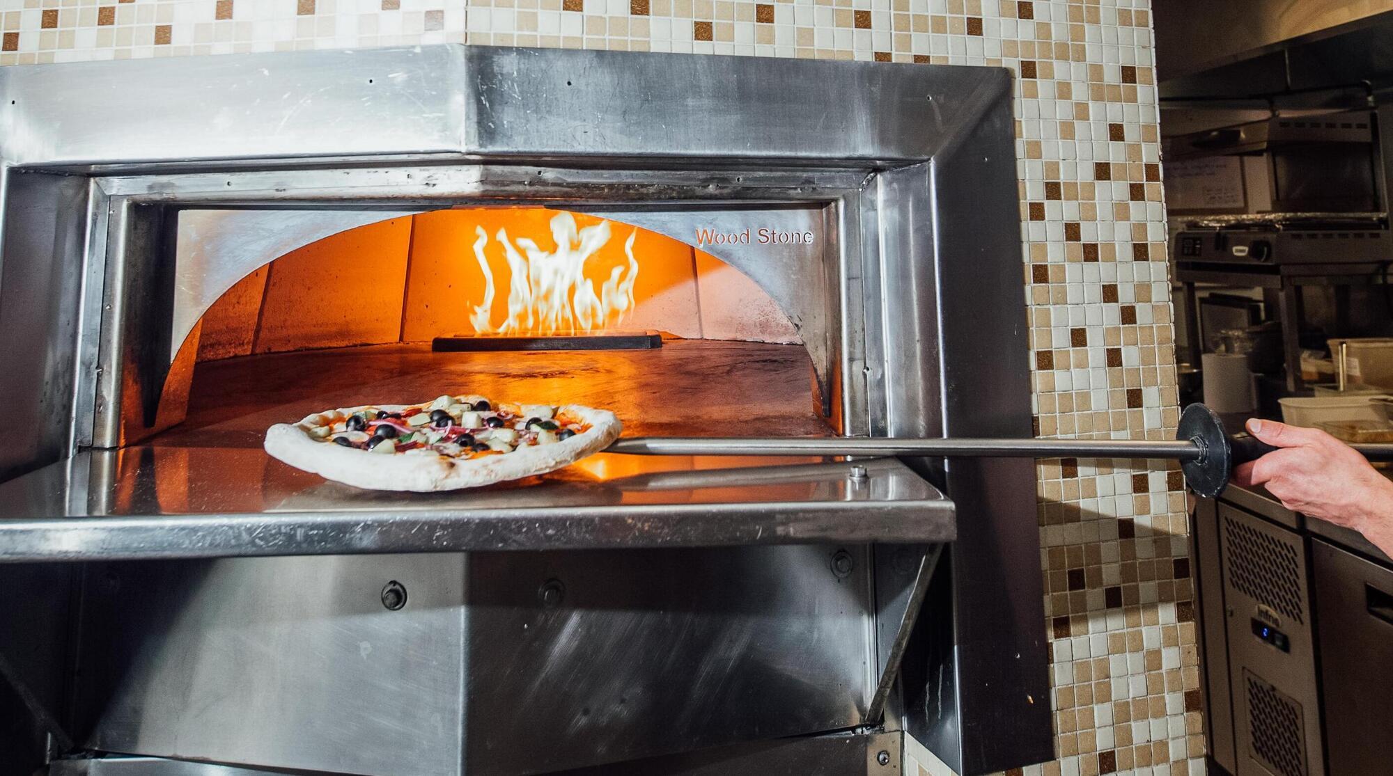 Pizza chef in Cork takeaway who sent inappropriate texts to teenage ...