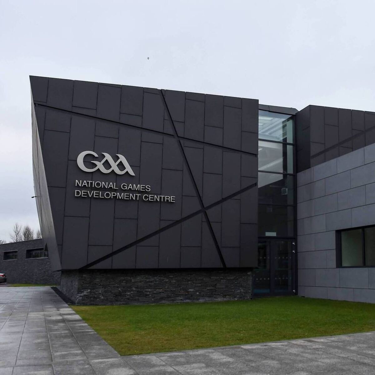 Boy settles for €40k after bollard fell on hand