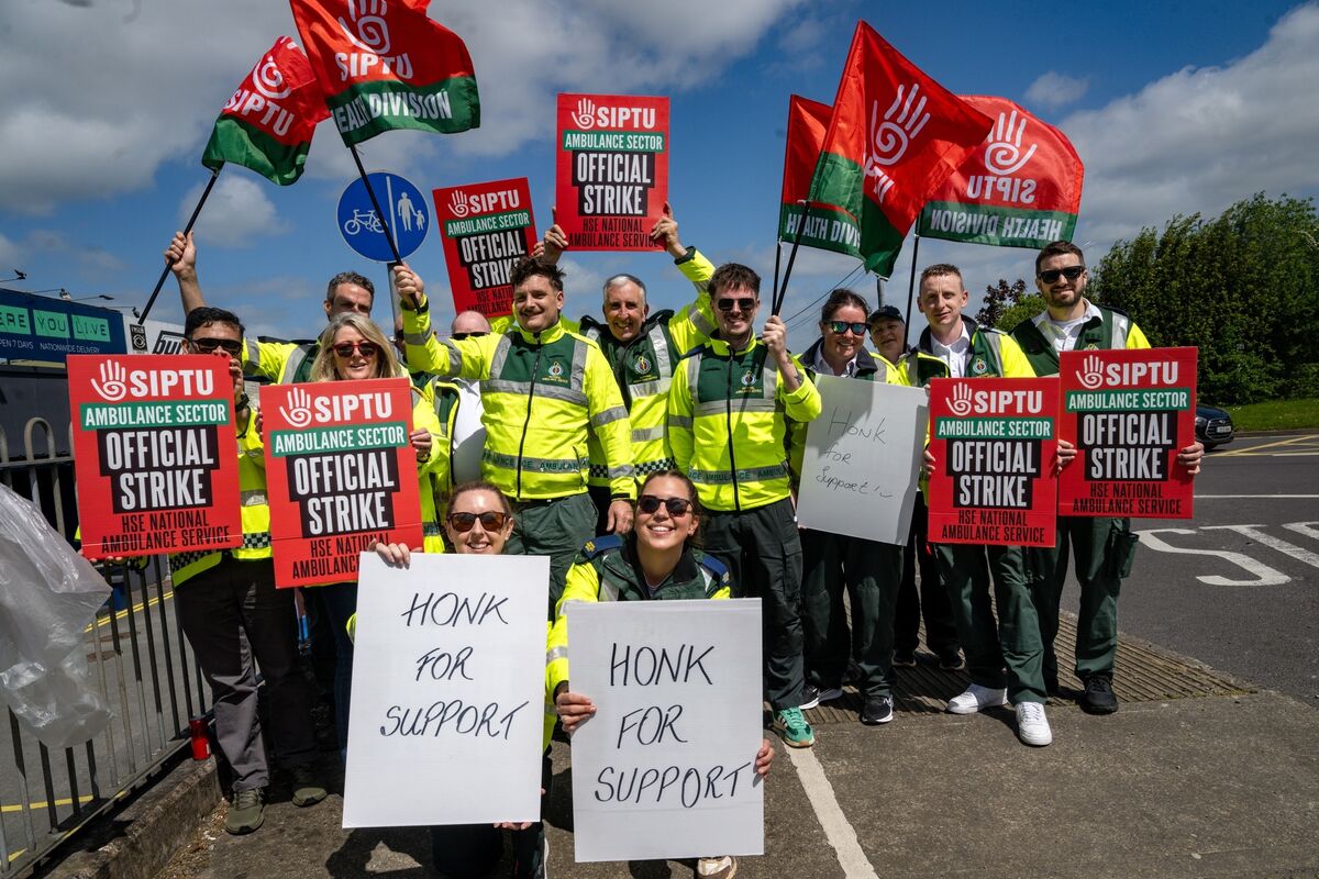 SIPTU ambulance workers picket at the Kinsale Road roundabout in Cork on Tuesday. Picture: Chani Anderson SIPTU ambulance workers picket at the Kinsale Road roundabout in Cork on Tuesday. Picture: Chani Anderson