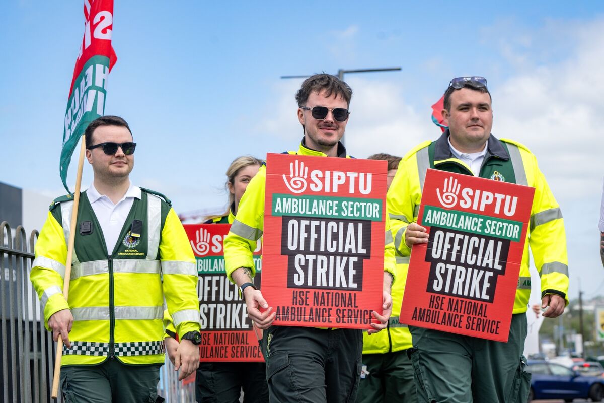 SIPTU ambulance workers picket at the Kinsale Road roundabout in Cork on Tuesday. Picture: Chani Anderson SIPTU ambulance workers picket at the Kinsale Road roundabout in Cork on Tuesday. Picture: Chani Anderson