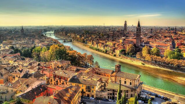 <p>Panorama of Verona in the morning haze - Italy</p>