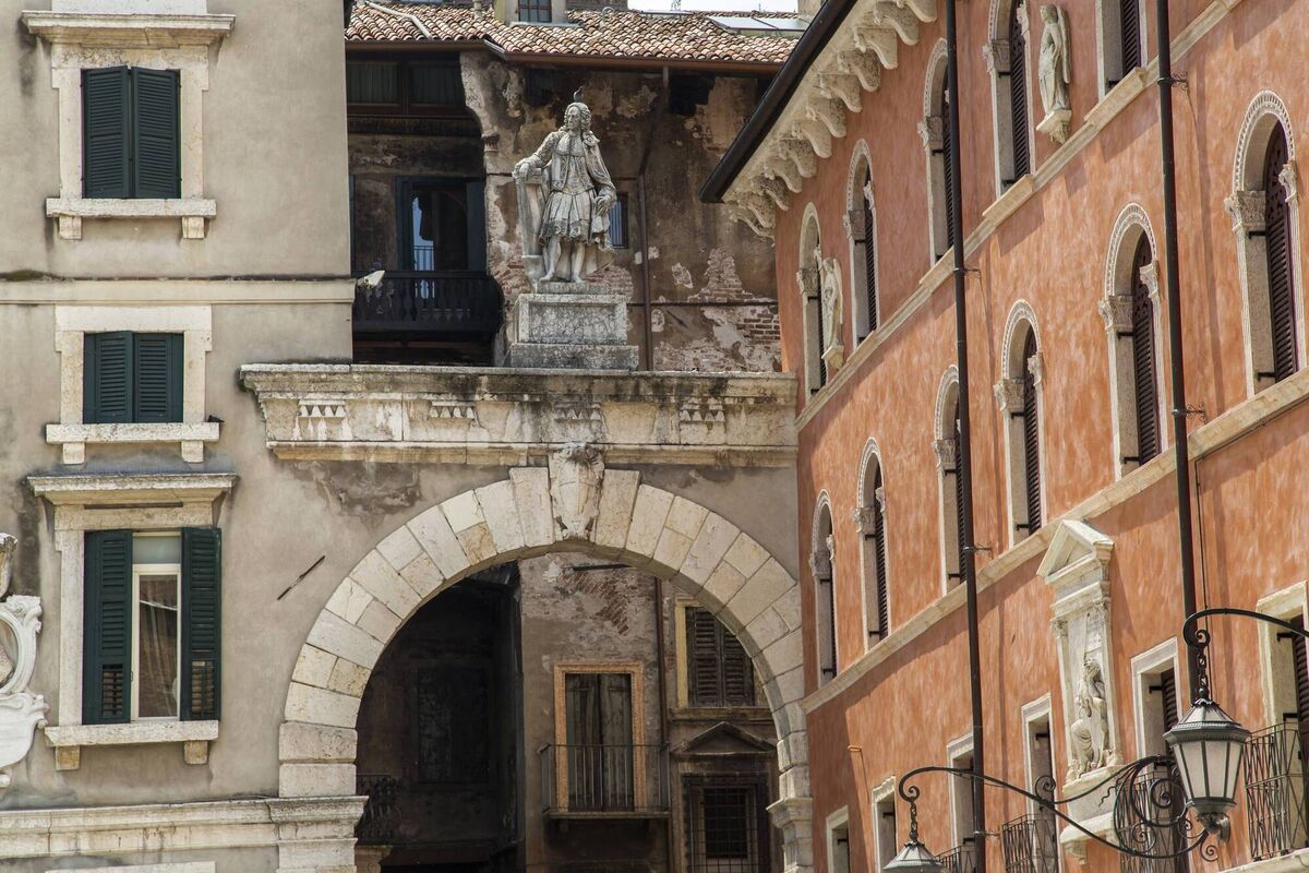 Verona is a place to look. Look at the crumbling stone walls, the engraved church pews, the statues that stand atop buildings and peer down at their city