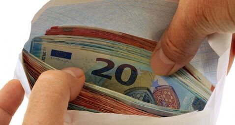 Envelope of banknotes